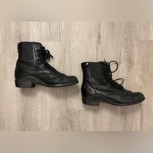 Women’s Size 6.5B Ariat Black Lace Up Boots 56901